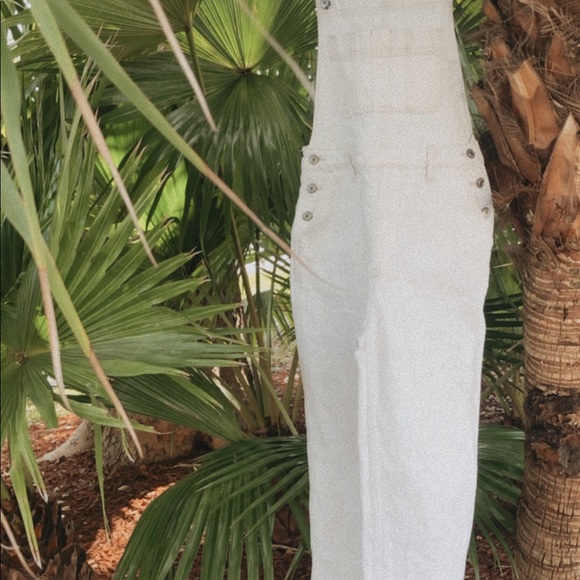 White Overalls -Abercrombie & Fitch - Picture 3 of 7